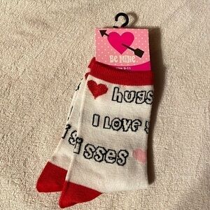 Women’s valentines day socks hugs and kisses